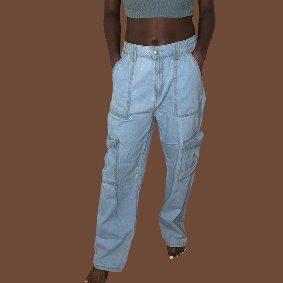 Light Wash Denim Cargo Pants🩵 90’s Vibes - Picture 1 of 3